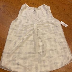 White sleeveless tank top